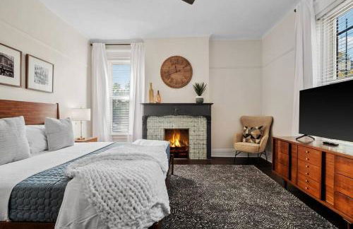 Luxury Living: Grand 7BR/5BA near Everything - Photo 20