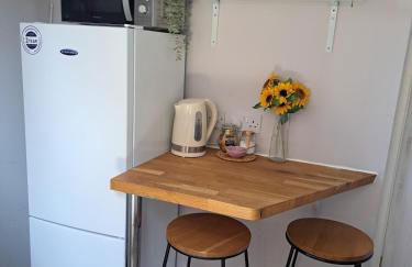 Whole Annexe in our family home & private entrance - Foto 1