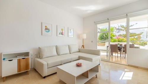 Ground Floor Apartment at Matchroom Country Club - Photo 2