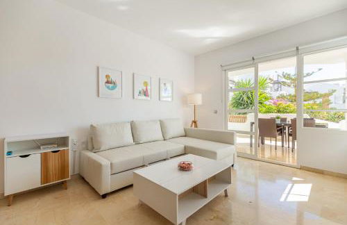 Ground Floor Apartment at Matchroom Country Club - Photo 2