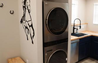 Cozy Pool & Hot Tub Retreat by Casino - Foto 32