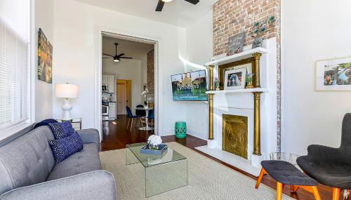 Private 2BR in Uptown by Hosteeva - Foto 1