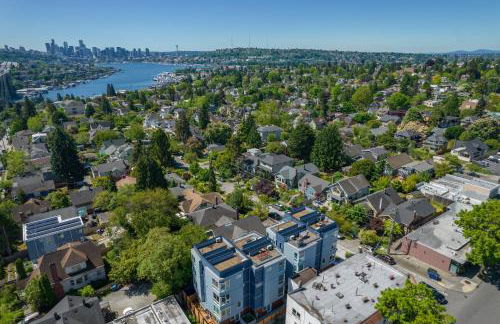 Rooftop Patio with Waterview, Private Garden & Grill 3BR 3BA- Modern Cityscape - Foto 34