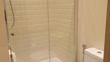 London Luxury Apartments 3 Bedroom Sleeps 8 with 3 Bathrooms 5 mins Walk to tube station free parking - Foto 5