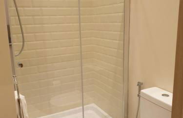 London Luxury Apartments 3 Bedroom Sleeps 8 with 3 Bathrooms 5 mins Walk to tube station free parking - Foto 5