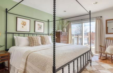 Historic & Secluded Estate on the Hudson River w/ Pool Sleeps 24 River House by Avantstay - Foto 71