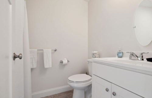 Ashworth Escape Balcony Steps to Beach AC - Foto 25