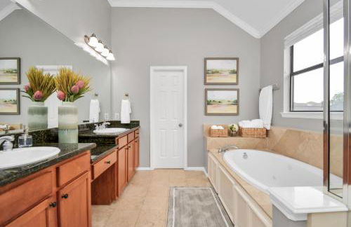 3BR 3Ba Upscale Luxury Home in The Heights - Foto 12