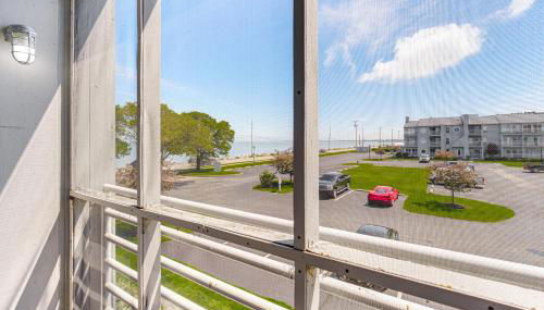 1 Mi to Ferry Port Clinton Condo with Beach View! - Foto 3