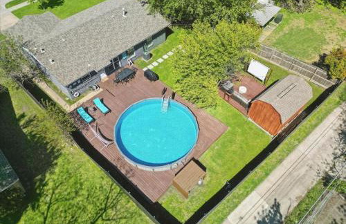 Peaceful and Relaxing Getaway w Beautiful Pool - Photo 1