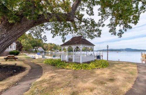 Sunny Shores - Lake days, Pool dips & Concerts - Foto 28