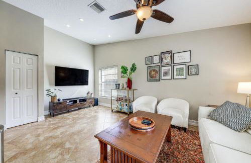 Riverfront Backyard and Grill Sunrise Family Home - Foto 3