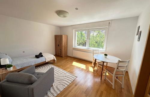 8 Einzelbetten Böblingen I 6 Schlafzimmer I 2 sep Ebenen I 2 Bäder, 2 sep WC I Messe, A81 I Monteure, Teams - Foto 6