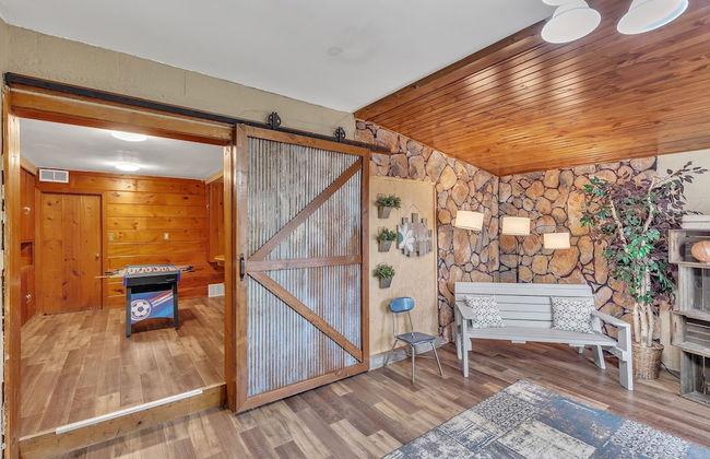 Downtown 2 Story Property 2 Bedroom Apts by RedAwning - Foto 19