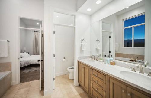 Luxe Family Retreat with Private Pickleball a Large Swim Spa indoor Movie Theatre 2 Outdoor Firepits a Home Gym and more - Foto 13