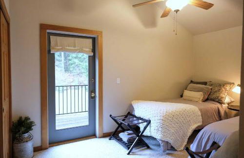 Luxe Cabin in the Woods Walk to Lake! - Foto 24