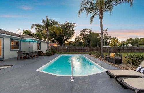 Tropical Retreat with Heated Pool & Firepit - Foto 1