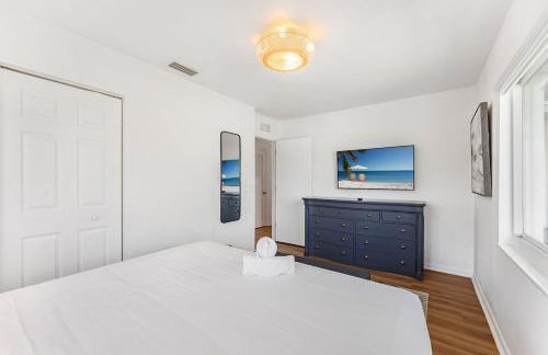 Stunning Tropical Heated Pool House Near The Beach - Foto 17