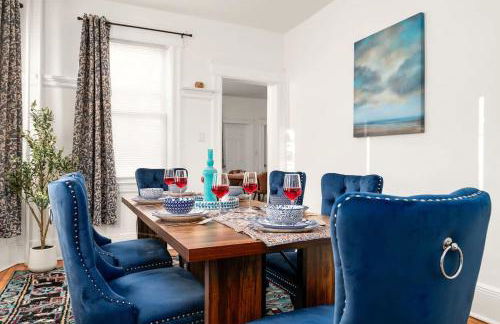 Whole House Near NYC and Transit with Game Room Fire Pit and King Bed - Foto 1