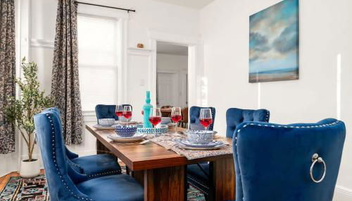 Whole House Near NYC and Transit with Game Room Fire Pit and King Bed - Foto 1