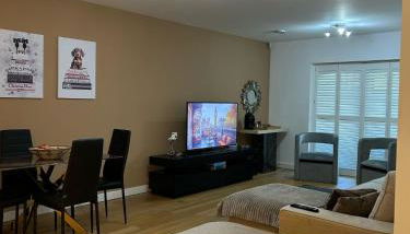 Modern 2-Bedroom Flat Near Wembley - 9 Minutes from Park Royal Station - Foto 5