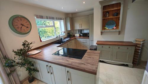 King Arthur's Rest House, Hot Tub & Garden Sleeps 10 - Foto 2, stove, pet friendly