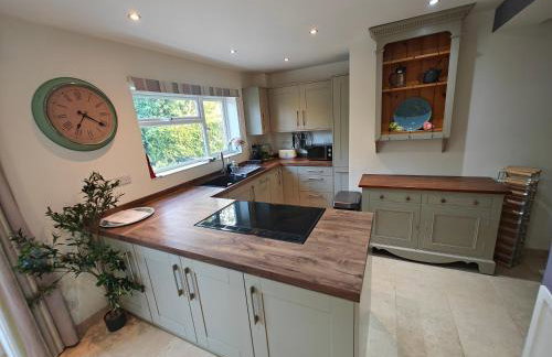 King Arthur's Rest House, Hot Tub & Garden Sleeps 10 - Foto 2