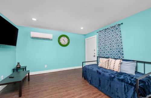 Chic 1BR Stay with King Bed and Free Park - Foto 14