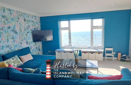 Princes Esplanade-Beachfront House with Balcony a stone throw from Gurnard Beach - Foto 1