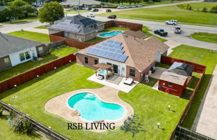 5BR Holiday Getaway in DeSoto with Pool, Hot Tub & Cinema - Foto 1