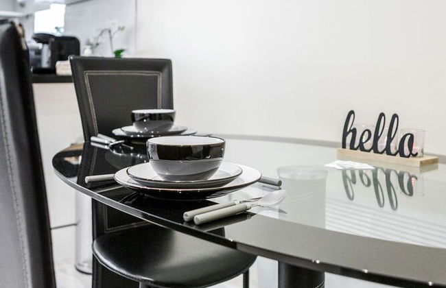 Bedford Hospitalsouth Wing4 Guests3 Bedswifi - Photo 26