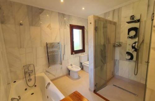 The House - Photo 27