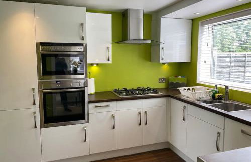 Modern 3-Bedroom villa, 3 Parking Spaces, WiFi - Foto 7