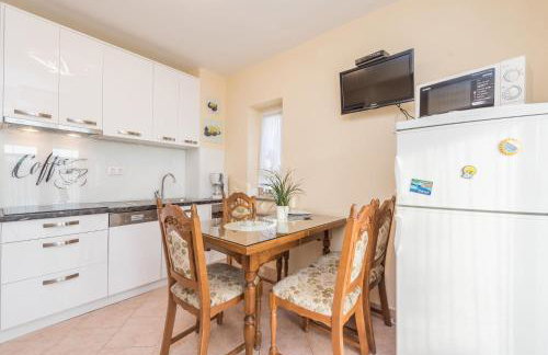 Villa Zdenka with heated pool - Photo 19