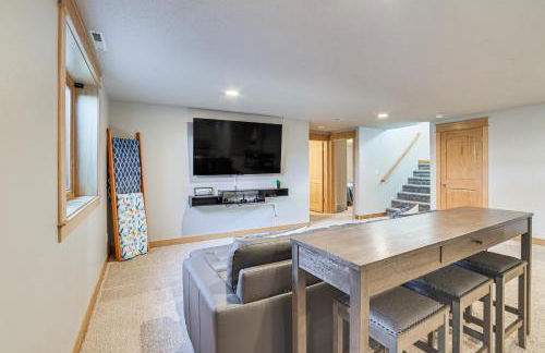 Hot Tub and Fenced Yard Spacious Fargo Home! - Foto 20