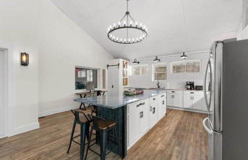 Brand New 4000 SF Vacation Home on 53 acres! - Foto 2