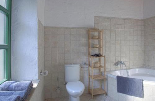 Spacious villa with 10x5m pool, aircon. Rural retreat, stunning views. - Foto 26