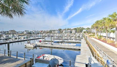 Marina and Pool Roomy Golf-View Home in Southport - Foto 3