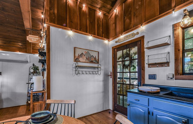 Cliff Haven 1 Bedroom Cabin by RedAwning - Photo 19