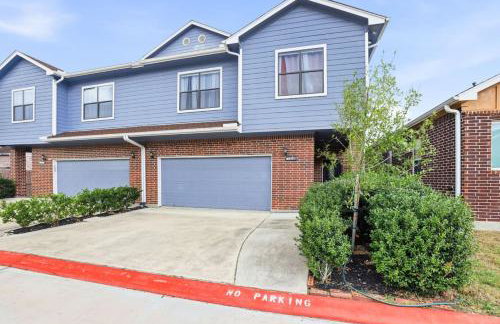 O18B Spacious 3BR Home Sleeps 10 With 2 Living Areas - Foto 12