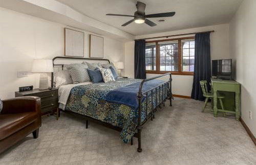 Luxury Log Cabin w Beach & Dock Sleeps 12 - Photo 20