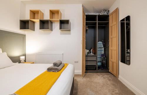 Brand New Apt - Beach Breeze Spacious 1-Bedroom Apartment with parking - sleeps 4 ppl- internet - Foto 51