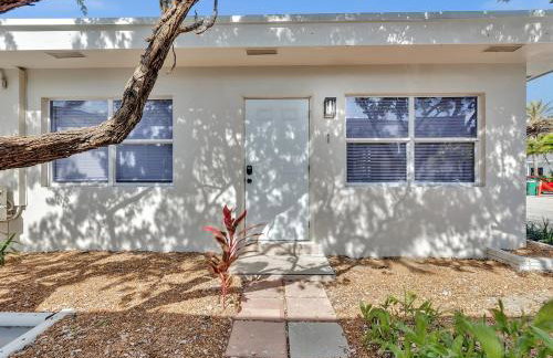 North Hollywood Beach 1BR | Walk to Ocean - Photo 2