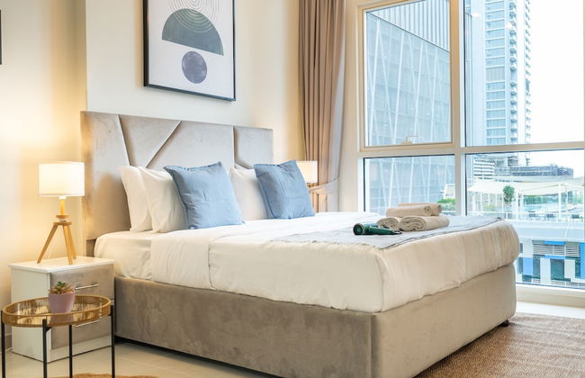 Luxe Apartments near Dubai Mall, Burj Khalifa - Pool, Gym, & Parking by Sojo Stay - Photo 3