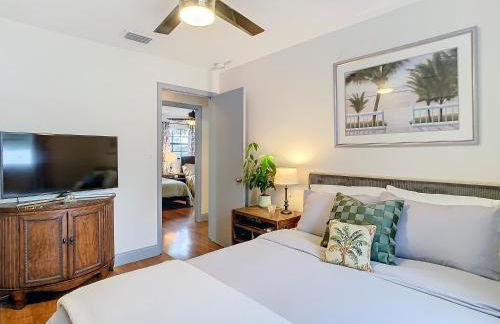 Poolside Paradise with Basketball Court - Foto 36