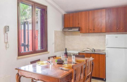 1 Bedroom Amazing Apartment In Locri - Foto 9