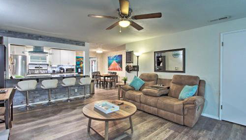 Hot Tub and Theater Room Tropical Springfield Home - Foto 5