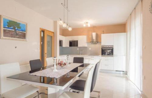 Six Bedroom Holiday House With Pool - Foto 3