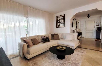 Apartment in El Presidente Beach Side New Golden Mile - Photo 4