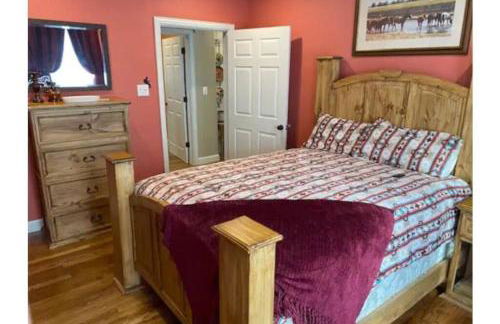StockYards!-1 block away ! Cowboy Cottage sleeps 9 - Foto 20